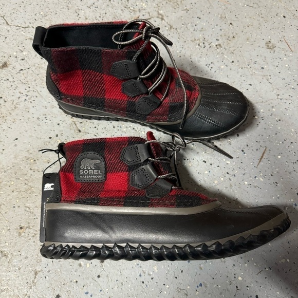 NWT Sorel Out N About Plaid Lace Up Rain Booties red black boots - Picture 1 of 8